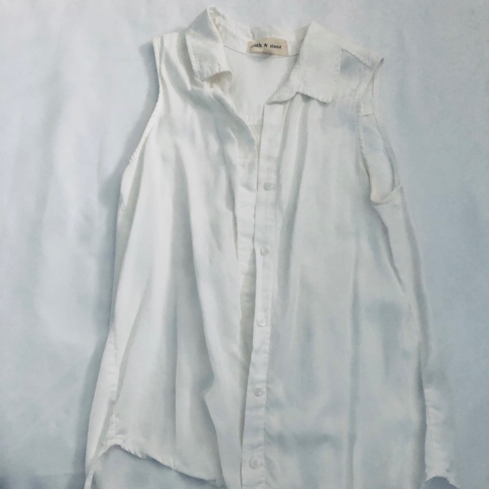 Cloth and stone split back sleeveless button down.